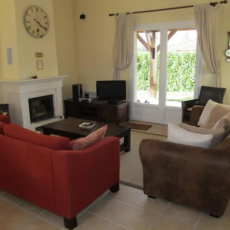 Villa In With Golf Access, Cleaning Included Les Forges (Deux-Sevres)
